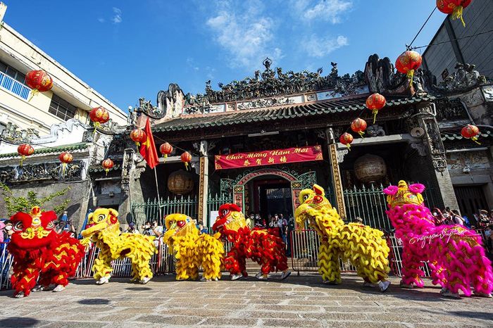 Tượng Kỳ Lân đạp Rồng 3
