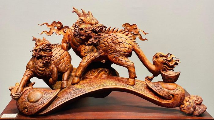 Tượng Kỳ Lân đạp Rồng 2