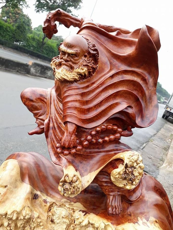 Tượng gỗ Đạt Ma bay